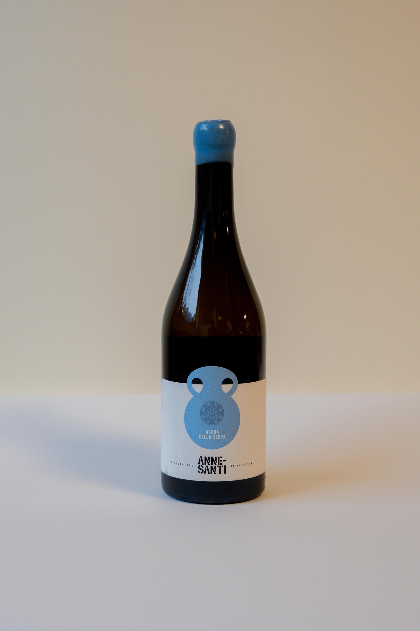 annesanti acqua della serpa wine bottle